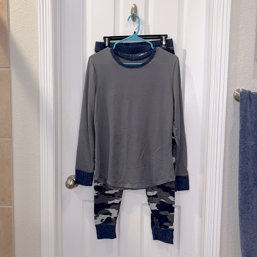 CuddlDudds lounge/sleep set